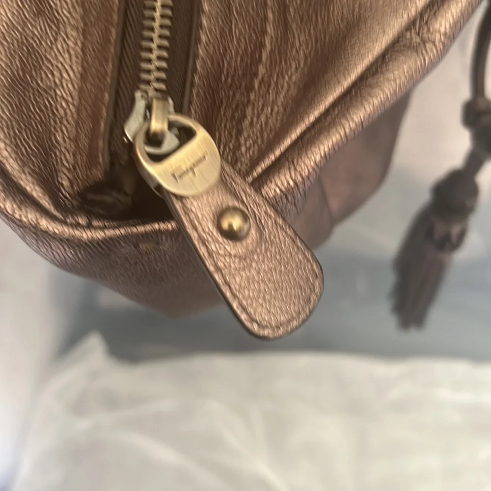 Salvatore Ferragamo Bag. Metallic Shoulder Leather Bag.‎